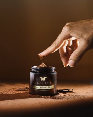 Hledáte dárek, který pohladí? Objevte šlehaný tělový krém KLÁRA s pravou čokoládou, vanilkou a bambuckým máslem, po kterém...