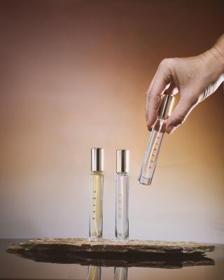 Na cesty, do kabelky, do práce - to je nové 10 ml balení, které ti dovolí mít oblíbenou vůni vždy u sebe. Lehké, skladné a...